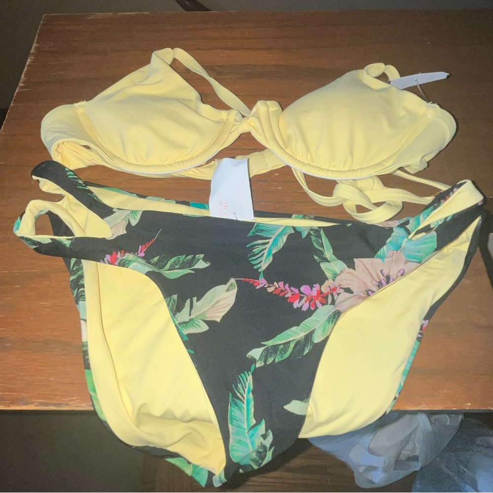 NWT Isabella Rose tropical bikini set